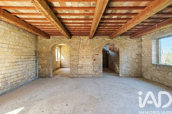casa indipendente in vendita a Loro Piceno