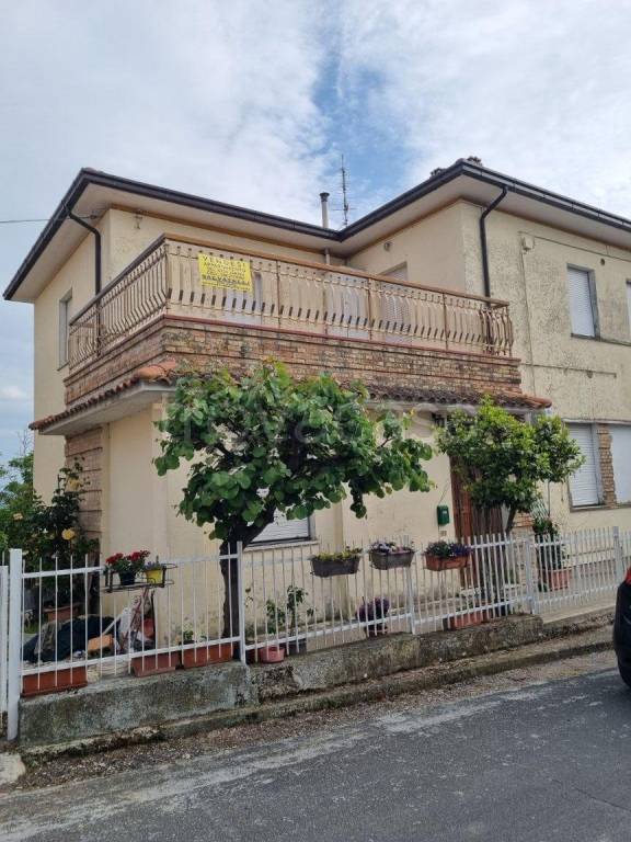 appartamento in vendita a Loro Piceno in zona Borgo San Lorenzo