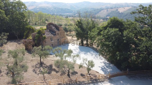 casale in vendita a Loro Piceno in zona Borgo San Lorenzo