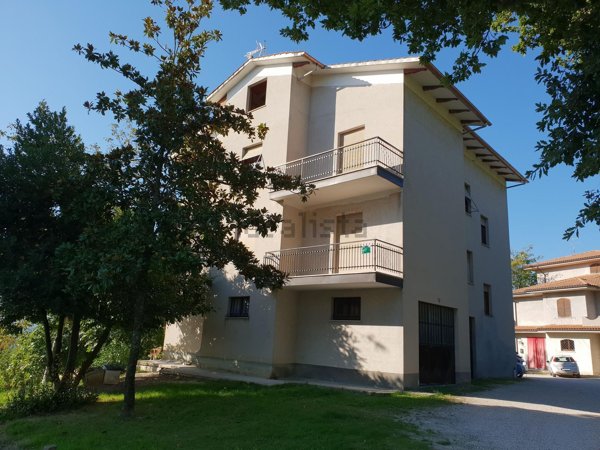 appartamento in vendita a Loro Piceno in zona Borgo San Lorenzo