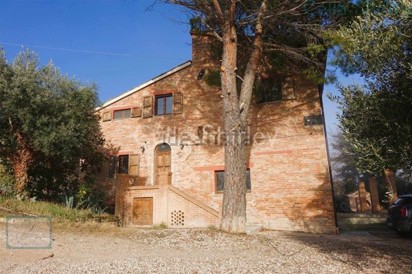 casa indipendente in vendita a Loro Piceno in zona Varco