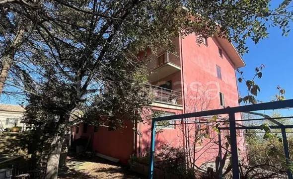 appartamento in vendita a Loro Piceno in zona Varco