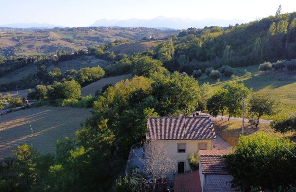 casa indipendente in vendita a Loro Piceno
