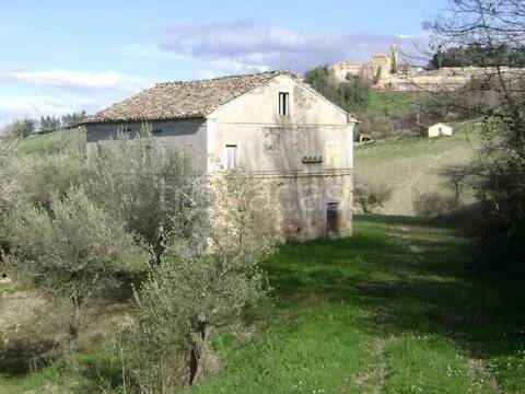 casa indipendente in vendita a Loro Piceno