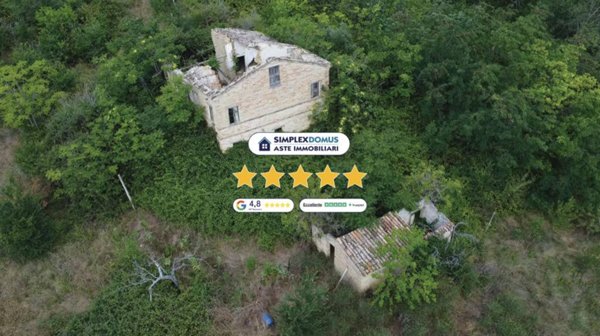 casa indipendente in vendita a Loro Piceno in zona Varco