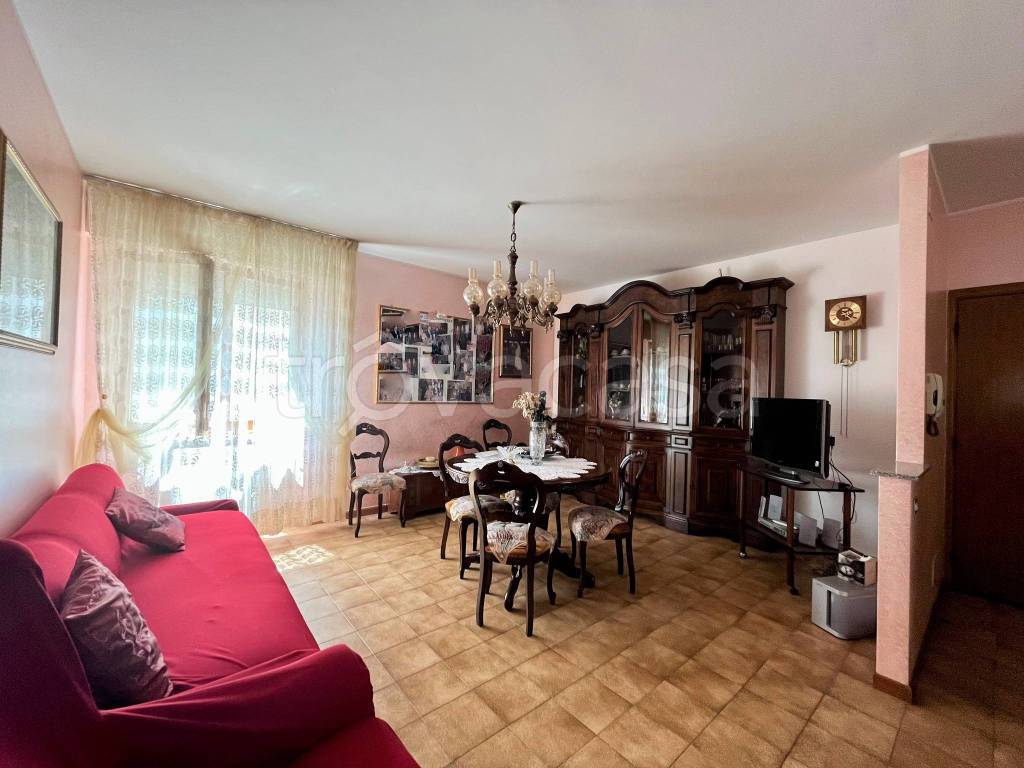 appartamento in vendita a Macerata in zona Piediripa