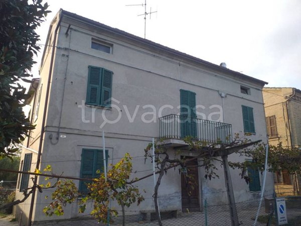 casa indipendente in vendita a Macerata in zona Piediripa