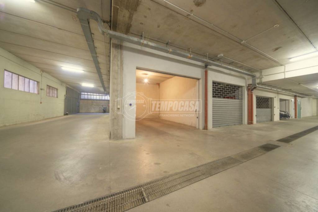 locale commerciale in vendita a Macerata