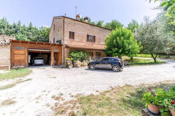 casa indipendente in vendita a Macerata