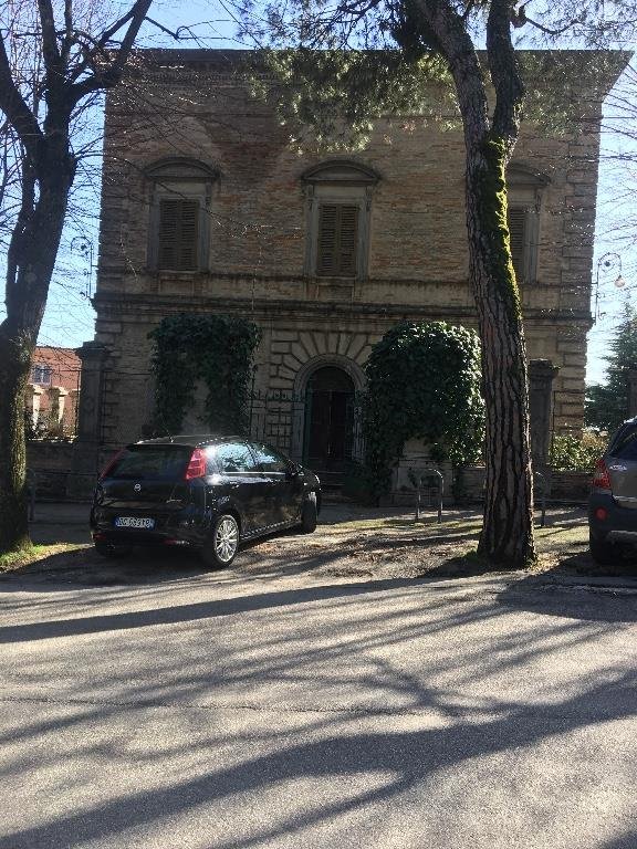 casa indipendente in vendita a Macerata