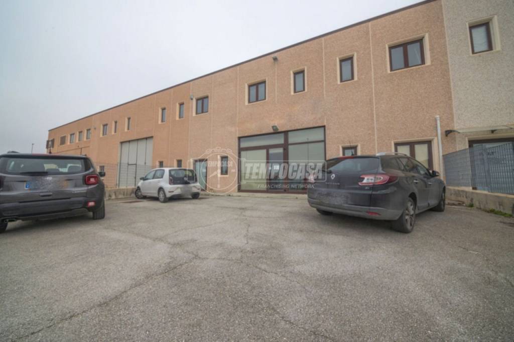 appartamento in vendita a Macerata in zona Piediripa
