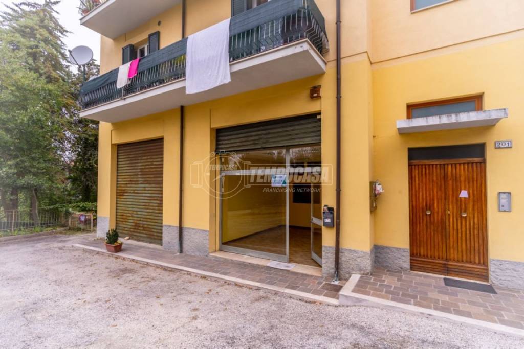 locale commerciale in vendita a Macerata