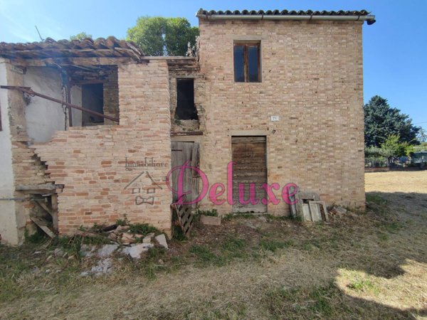 casa indipendente in vendita a Macerata in zona Villa Potenza