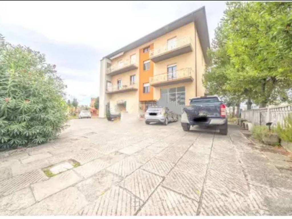 appartamento in vendita a Macerata in zona Piediripa