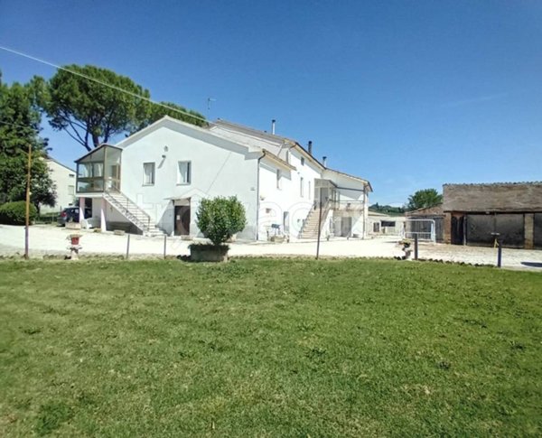 casa indipendente in vendita a Macerata