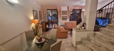 casa indipendente in vendita a Macerata