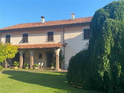 casa indipendente in vendita a Macerata