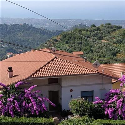 casa indipendente in vendita a Macerata