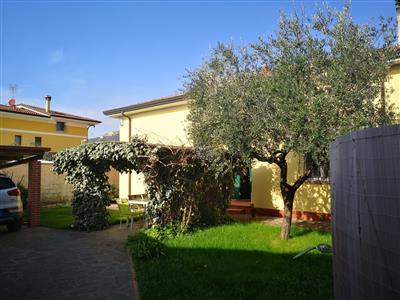 casa indipendente in vendita a Macerata