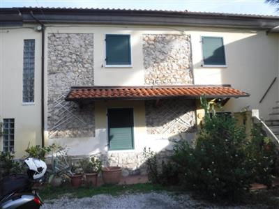 casa indipendente in vendita a Macerata