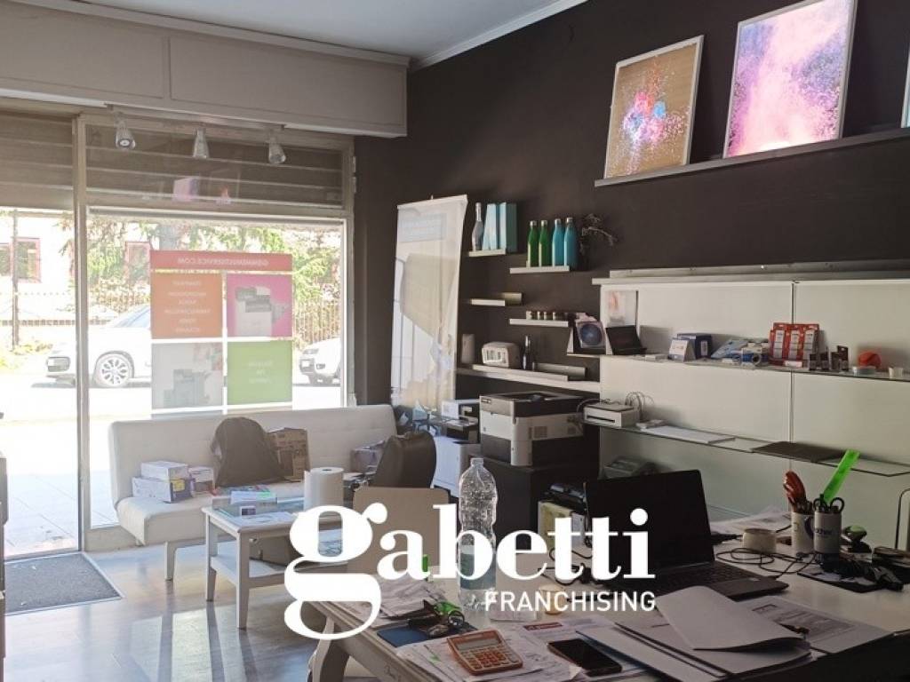 locale commerciale in vendita a Macerata