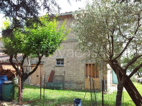 casa indipendente in vendita a Macerata