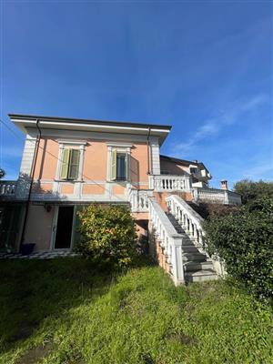 casa indipendente in vendita a Macerata