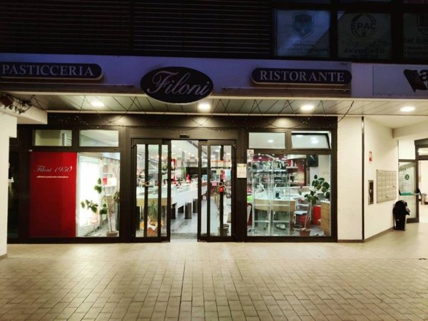 locale commerciale in vendita a Macerata in zona Piediripa
