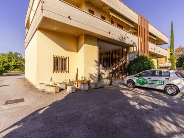 casa indipendente in vendita a Macerata in zona Villa Potenza
