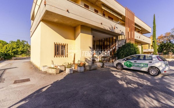 casa indipendente in vendita a Macerata in zona Villa Potenza