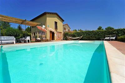 casa indipendente in vendita a Macerata