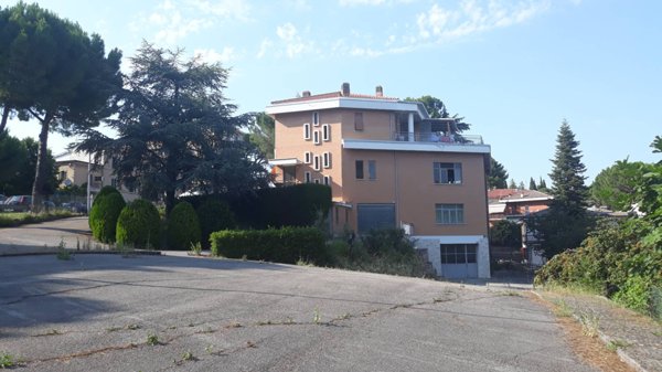 appartamento in vendita a Macerata in zona Sforzacosta