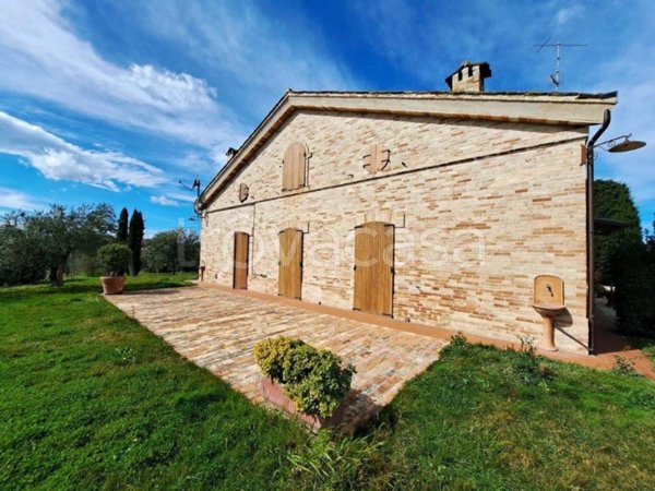 casa indipendente in vendita a Macerata