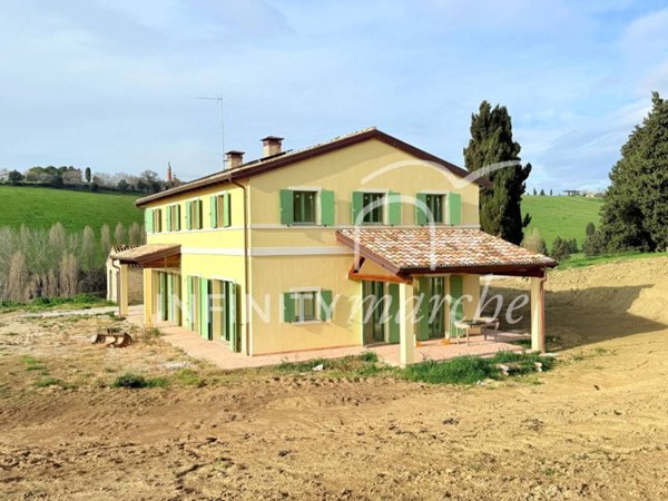 casa indipendente in vendita a Macerata