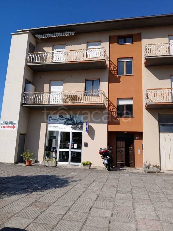 appartamento in vendita a Macerata in zona Piediripa