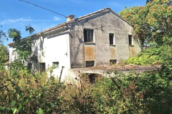 casa indipendente in vendita a Macerata in zona Santa Maria del Monte