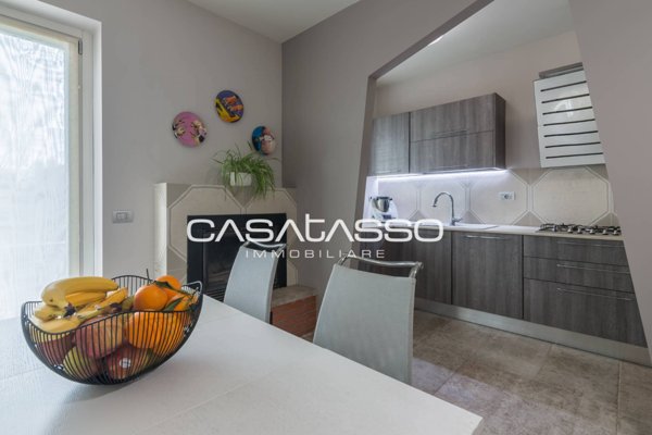 casa indipendente in vendita a Macerata in zona Piediripa