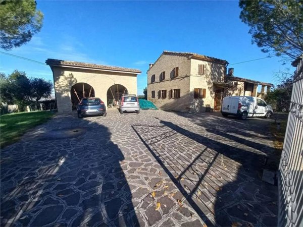 casa indipendente in vendita a Macerata