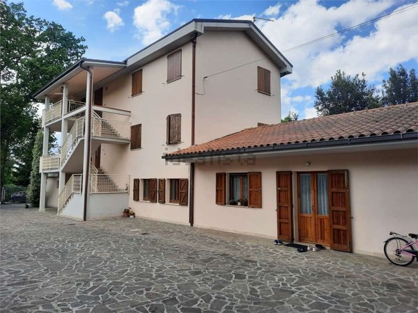 casa indipendente in vendita a Macerata
