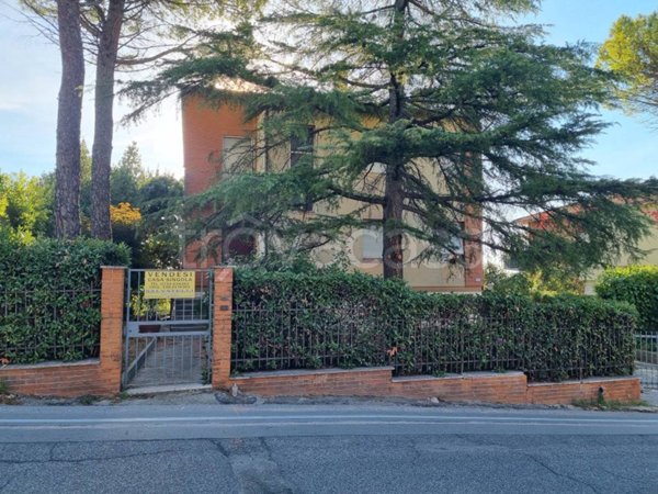 casa indipendente in vendita a Macerata
