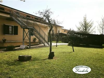 casa indipendente in vendita a Macerata