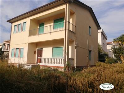 casa indipendente in vendita a Macerata