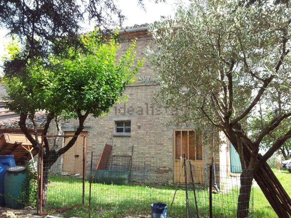 quadrivano in vendita a Macerata