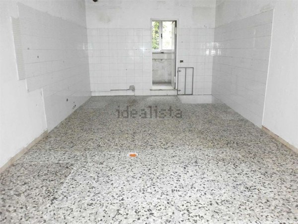 locale commerciale in vendita a Macerata