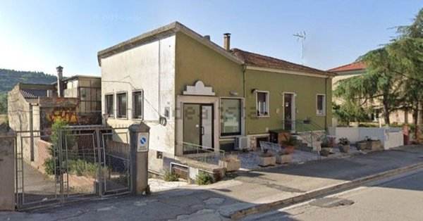casa indipendente in vendita a Macerata in zona Villa Potenza