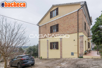 casa indipendente in vendita a Macerata