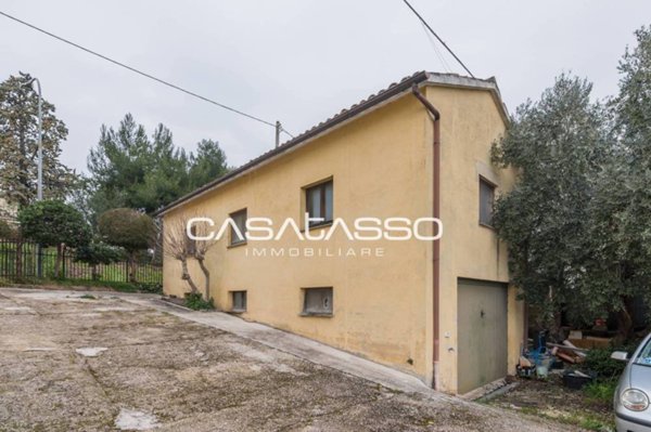 casa indipendente in vendita a Macerata