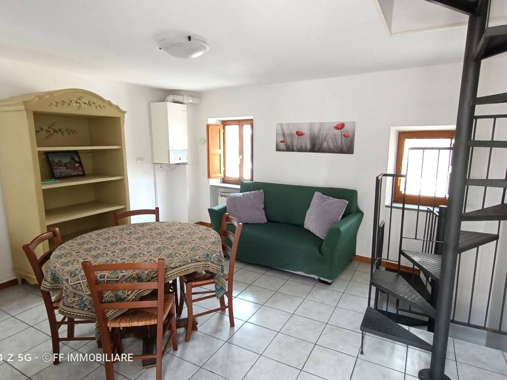 casa indipendente in vendita a Macerata