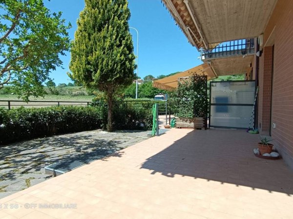 appartamento in vendita a Macerata in zona Piediripa