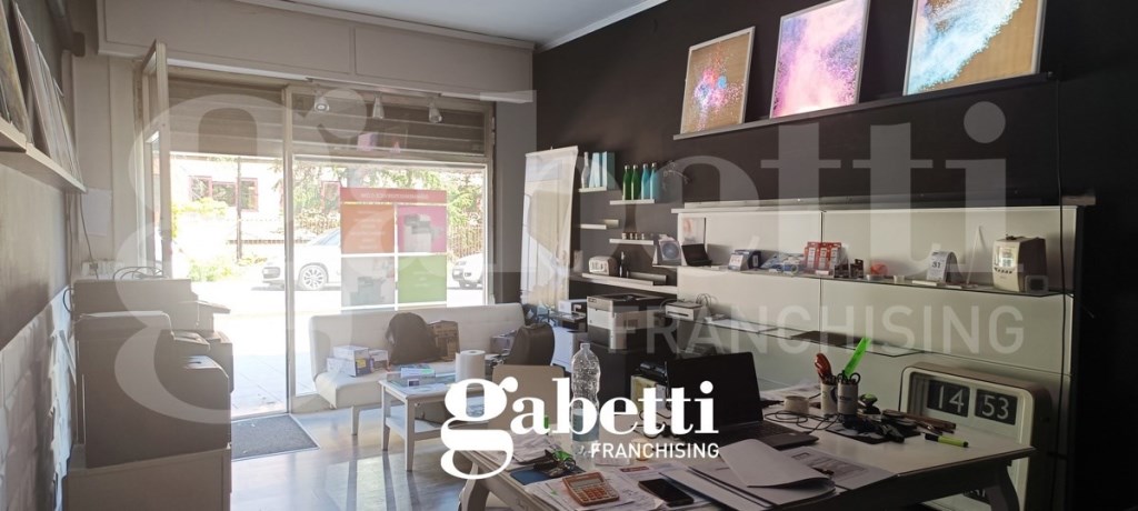 locale commerciale in vendita a Macerata